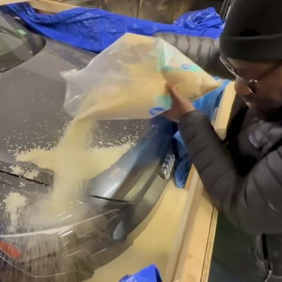 Πώς μπορούν 2 τόνοι ρύζι να επισκευάσουν ένα Audi e-tron GT; [video]