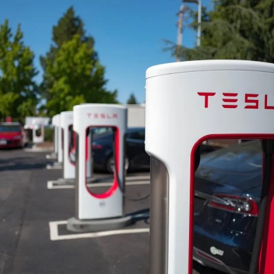 Η Θεσσαλονίκη απέκτησε φορτιστές Tesla – Πόσο γρήγοροι είναι; Ποιοι μπορούν να φορτίσουν;