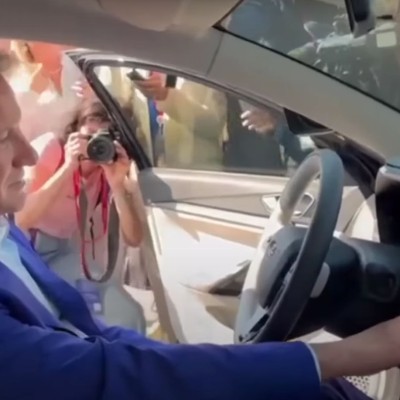 Lada: Παρά λίγο φιάσκο η παρουσίαση του Aura, λόγω... Ρώσου υπουργού [video]