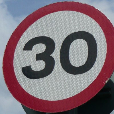 Επίσημο: Θέλουν όριο 30 km/h στην Αθήνα, και Δακτύλιο με κάμερες