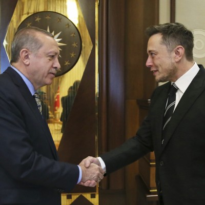 H Τουρκία παρακαλάει την Tesla: Ελάτε να φτιάξετε εδώ εργοστάσιο