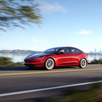 Νέες τιμές Tesla: 4.000 € επάνω στην Ελλάδα, 1.800 € κάτω στις ΗΠΑ! Τι συμβαίνει;