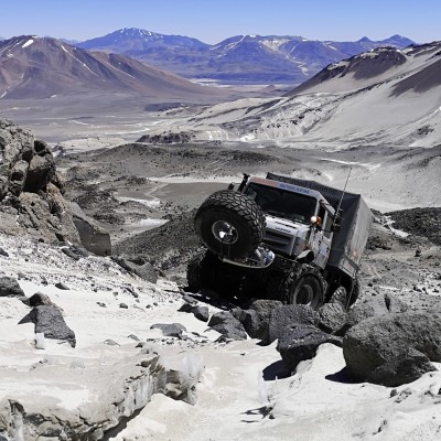 Αυτό είναι το μοναδικό όχημα στον κόσμο που σκαρφάλωσε στα 6.694 m