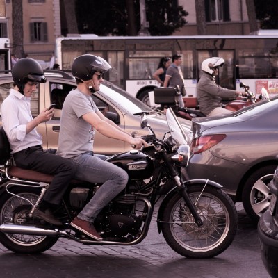 Το διπλό λάθος των μηχανόβιων - Πρόστιμο πάνω από 1.000 ευρώ και αφαίρεση διπλώματος