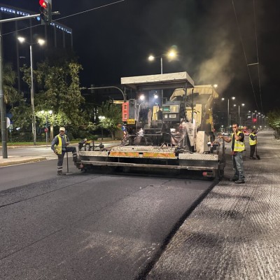 Αθήνα: Βάζουν νέα άσφαλτο μετά από 30 χρόνια σε κεντρική λεωφόρο [video]