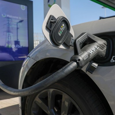 Η BP αγοράζει φορτιστές από την Tesla – Θα κοστίσουν δεκάδες εκατομμύρια!