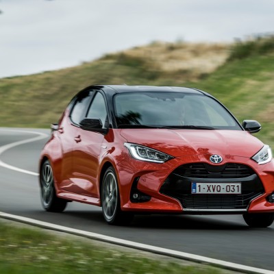 Στην Ελλάδα το ισχυρότερο Toyota Yaris Hybrid 130 – Τιμές και εκδόσεις