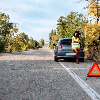 Τι κάνω αν μείνω στη μέση του δρόμου και δεν έχω προειδοποιητικό τρίγωνο;