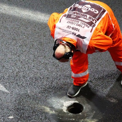 F1: Χάος στο Λας Βέγκας - Έσκασε καπάκι από φρεάτιο διαλύοντας τη Ferrari του Sainz [video]