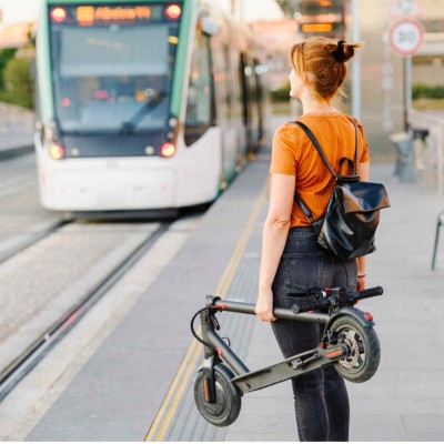 Μύθος ή αλήθεια: Επιτρέπονται τα ηλεκτρικά πατίνια σε λεωφορεία, τρόλεϊ και Μετρό;