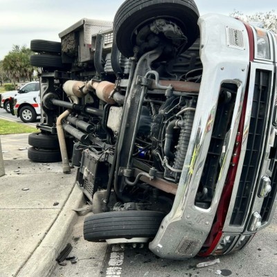 Ασθενοφόρο πέρασε με κόκκινο – 15 άτομα κατέληξαν στο νοσοκομείο [video]