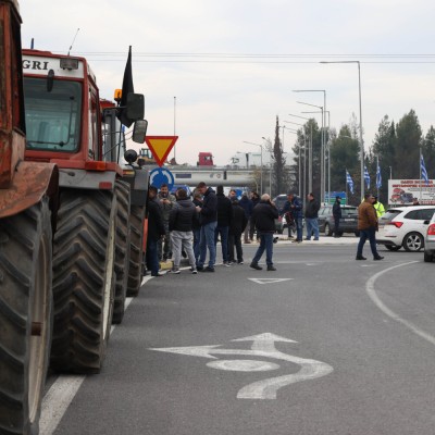 Έκτακτο: Οι αγρότες κλείνουν από αύριο τις εθνικές οδούς και κατεβαίνουν Αθήνα