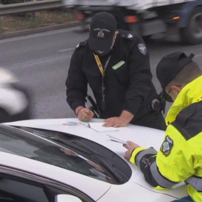 ΛΕΑ: Παίρνει πινακίδες και διπλώματα η τροχαία στον Κηφισό