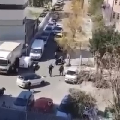 Οδηγός εμβόλισε μηχανή της ΔΙ.ΑΣ – Έπεσαν πυροβολισμοί [video]