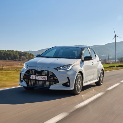 Πώς μπορείς να κάνεις ένα υβριδικό Toyota να καίει 5 ευρώ στα 100 km