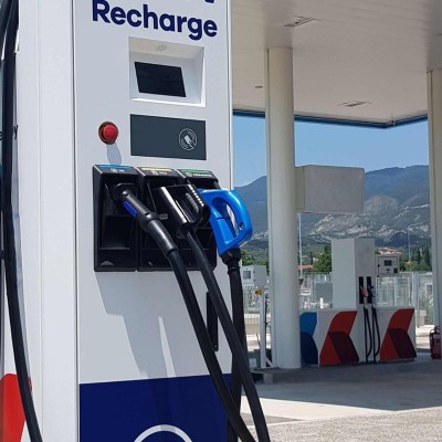Πόσοι φορτιστές υπάρχουν στην Ελλάδα; Είναι περισσότεροι από τα βενζινάδικα;