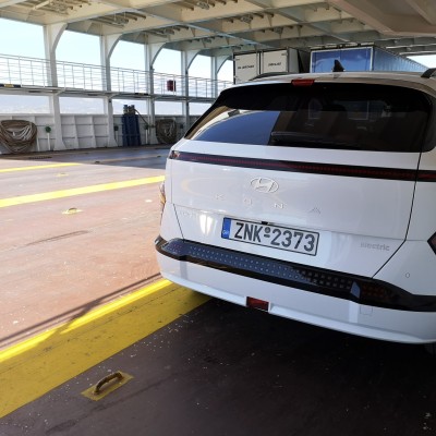 Μπαίνουν τα ηλεκτρικά αυτοκίνητα στα πλοία;