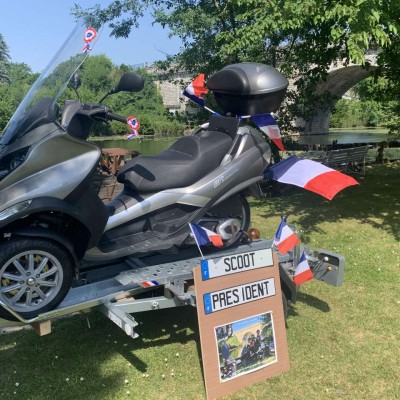 Το φθηνό σκούτερ των… 20.500 ευρώ! Ο Ολάντ και η ροζ ιστορία που κρύβει