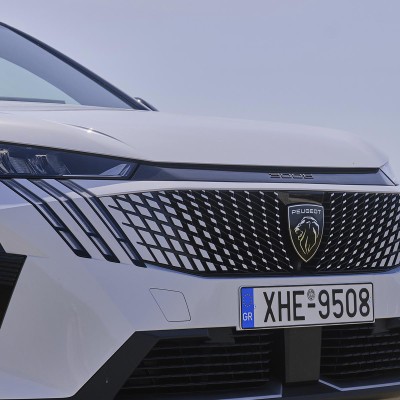 Το νέο SUV της Peugeot με τις χιλιάδες παραγγελίες - Είναι υβριδικό και καίει σαν diesel!