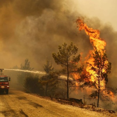 Φωτιά στα Γλυκά Νερά - Οι δρόμοι που έχει κλείσει η Αστυνομία