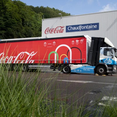 Γιατί η Toyota δίνει φορτηγά στην Coca-Cola; Τι το διαφορετικό έχουν;