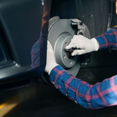 Hella: Η απάντηση στο αξιόπιστο φρενάρισμα