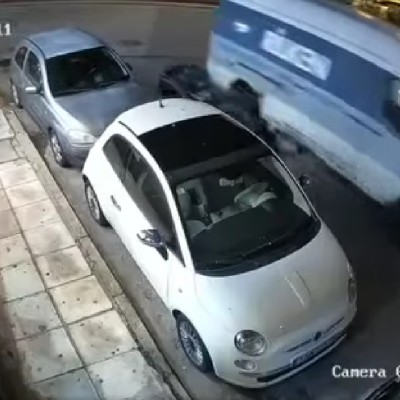 Video Σοκ: Φορτηγό 3,5 τόνων πατάει μοτοσυκλετιστή στην Κυψέλη