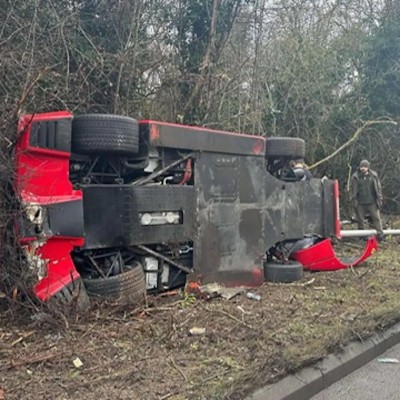 Μηχανικός βγάζει Ferrari από το service και τη διαλύει [video]