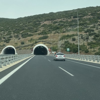 Ελλάδα: Οδηγός ξέχασε τη γυναίκα του στην Ιονία Οδό – Τη θυμήθηκε μετά από 50 km