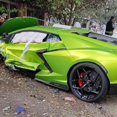 Μηχανικός διέλυσε ολοκαίνουργια Lamborghini Revuelto - Είχε 0 km στο οδόμετρο!