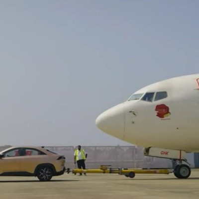 SUV βενζίνης με 123 ίππους τράβηξε αεροπλάνο 48 τόνων [video]