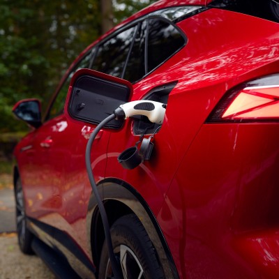 Η Κίνα «απαγορεύει» τα plug in hybrid με μικρές μπαταρίες