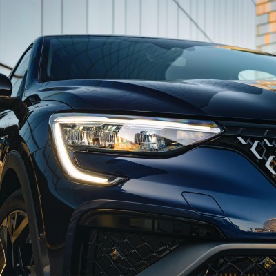 Υβριδικό coupe SUV με 140 PS, πορτμπαγκάζ 513 lt, κατανάλωση 5,8 lt/100km και τιμή 26.900 ευρώ – Ποιο είναι;