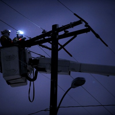 Φωτιά σε αυτοκίνητο άφησε χωρίς ρεύμα 73 σπίτια