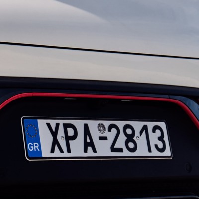 Πόσο θα κοστίζουν οι ακριβές πινακίδες στην Ελλάδα; – Πού θα πηγαίνουν τα λεφτά;