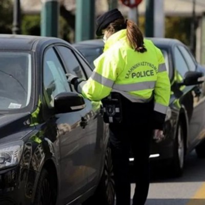 Τι θα ζητήσει η Αστυνομία σε έλεγχο; Έχεις αυτά τα 3 πράγματα στο αυτοκίνητο;