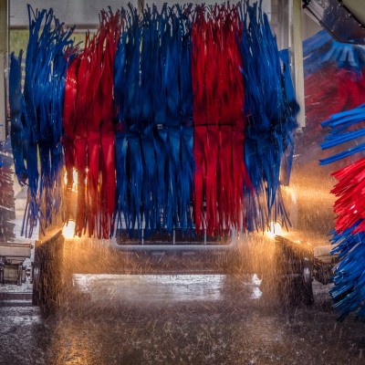 Ελλάδα: Το πλυντήριο που δέχεται 60 αυτοκίνητα την ώρα – Δείτε πού βρίσκεται