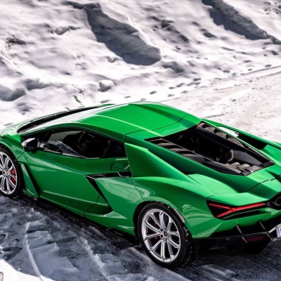 Πως ένα γυναικείο φόρεμα έγραψε ιστορία στην Lamborghini