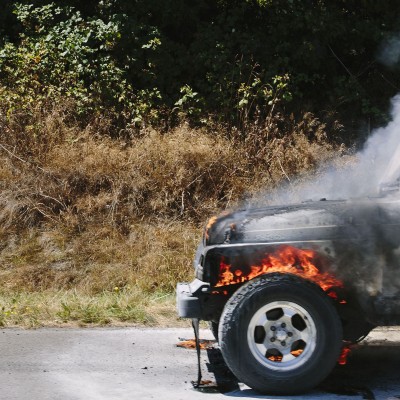 Γιατί παίρνουν φωτιά τα αυτοκίνητα - οι 2 κύριες αιτίες