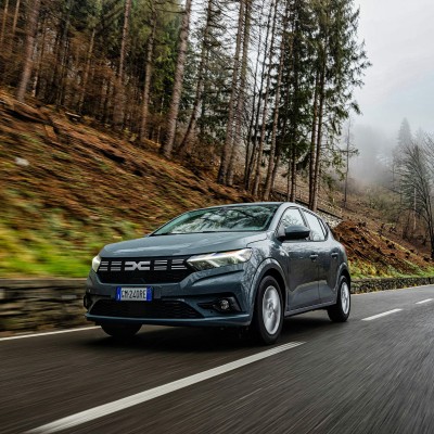 Γιατί όλοι αγοράζουν το Dacia Sandero – Τι ξεχωριστό έχει;