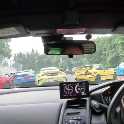 Video: Μικροσκοπικό Honda διαλύει Porsche και BMW - Η καραμπόλα στο Nurburgring