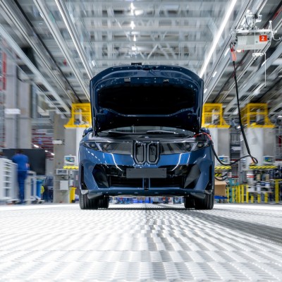 Μπήκαμε στο καλύτερο εργοστάσιο της BMW – Είναι αριστούργημα