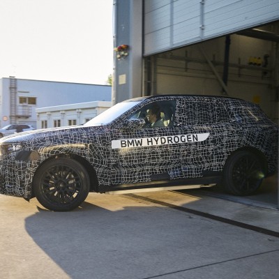 Η πρώτη BMW με υδρογόνο είναι γεγονός – Θα πωλείται παντού