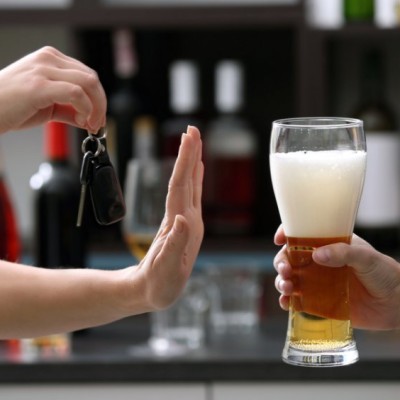 Οδήγηση και αλκοόλ - Το τεστ των 5 ευρώ που σου δείχνει αν μπορείς να οδηγήσεις