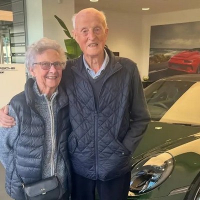O 92χρονος με την απίθανη Porsche - Την αγόρασε ως δώρο επετείου