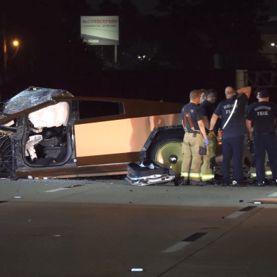 BMW μπήκε ανάποδα στην εθνική οδό – Τράκαρε με Tesla Cybertruck και το έκοψε στη μέση [video]