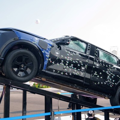 Το SUV που άντεξε έπειτα από 400 σφαίρες και δύο χειροβομβίδες DM51