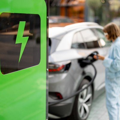 Έρχεται φόρος ανά χιλιόμετρο στα ηλεκτρικά αυτοκίνητα – Η χώρα που θα το εφαρμόσει άμεσα