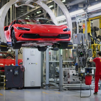 Η Ferrari έχει πουλήσει σε  80 χρόνια όσα αυτοκίνητα πουλά η Porsche σε ένα έτος