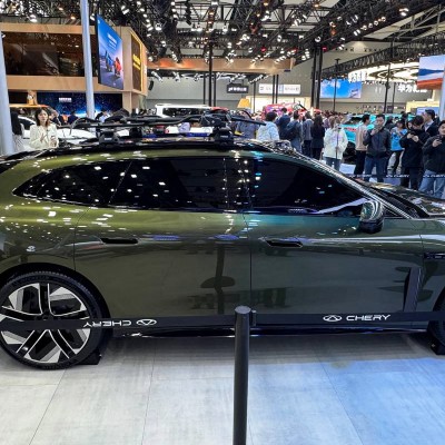 To υβριδικό της Chery με 1.700 km αυτονομία και 0-100 km/h σε κάτω από 3 sec!